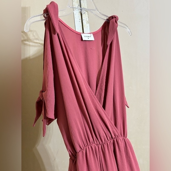 Everly Pink Tie Shoulder and Sleeve Jumper Sz Small - Picture 2 of 9